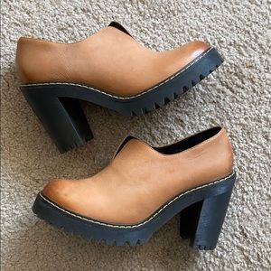 Dr. Marten Cordelia Tan Leather Heel